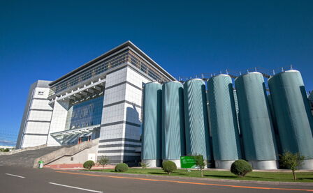 蒙牛成为国内唯一一家出口内销产品 同线同标同质 乳品企业